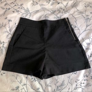 Zara high rise shorts in black. In good condition. Made in Turkey.